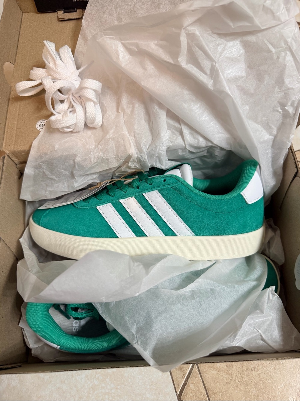 adidas Women’s VL Court 3.0 Green Suede Sneakers Size 8 NWT JP5324